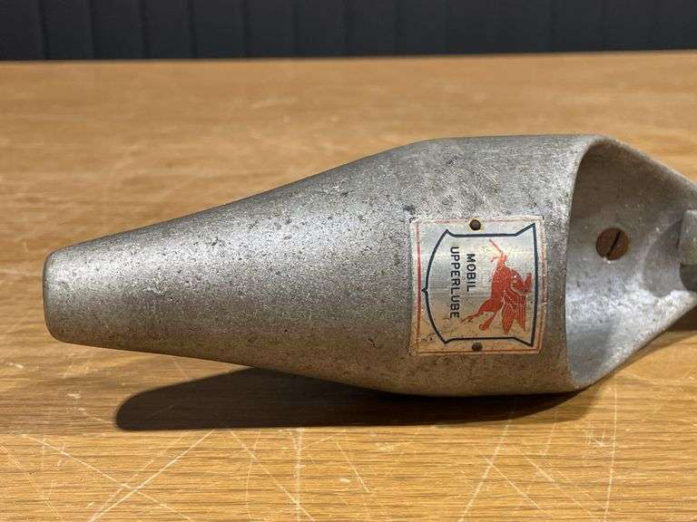 Mobil Upperlube Funnel