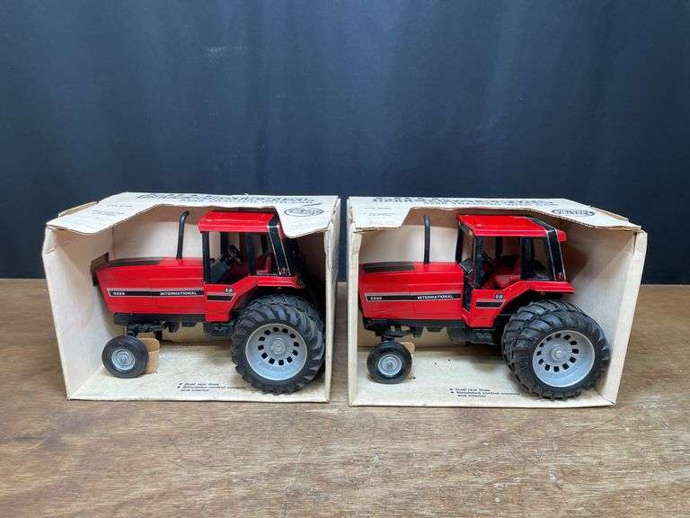 (2) 1/16 IH 5288 NIB Ertl image