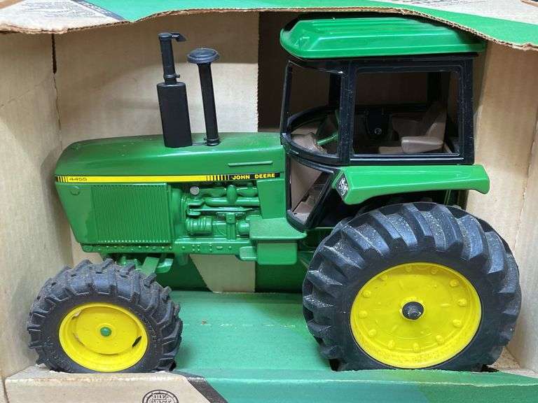 1/16 John Deere 4455 NIB Ertl