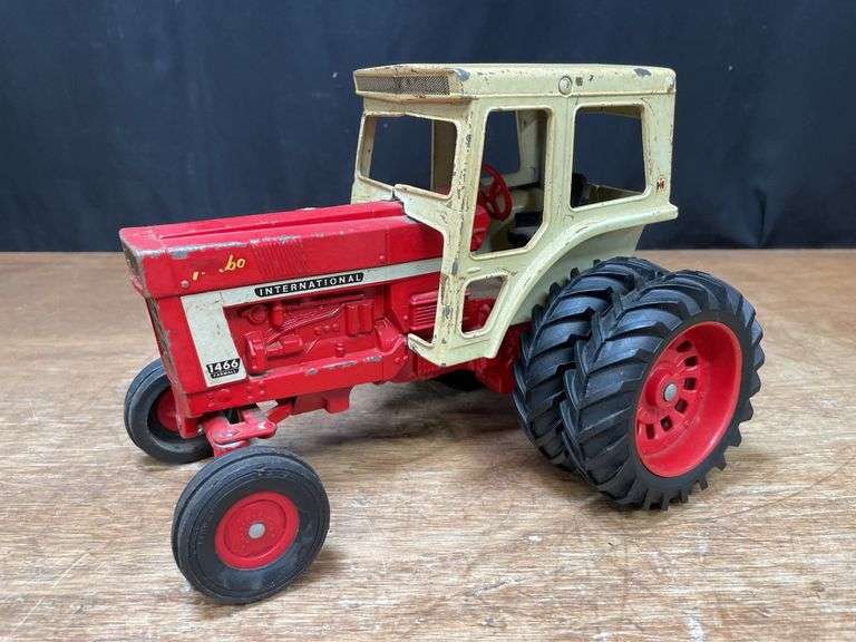 1/16 IH 1466 Ertl image
