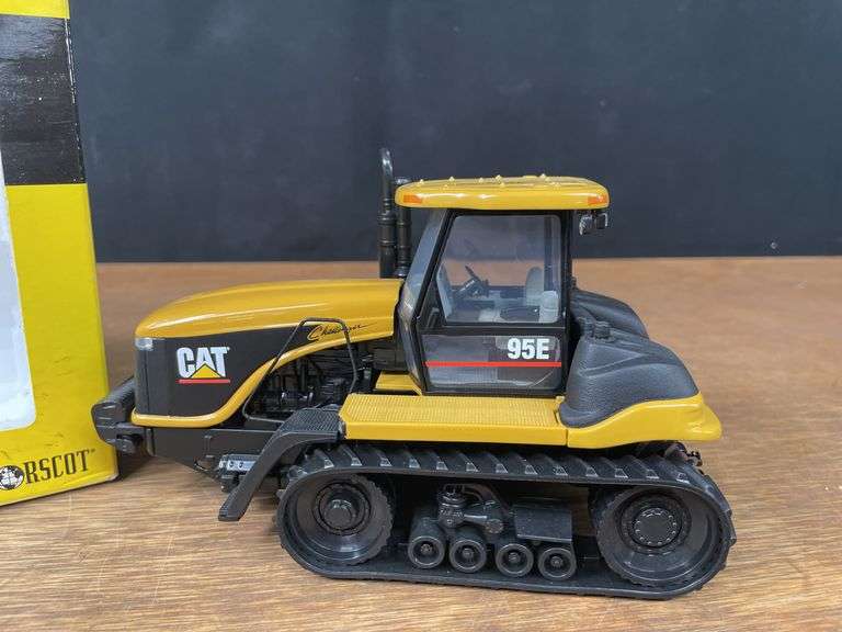 1/32 Caterpillar 95E Challenger NIB Norscot