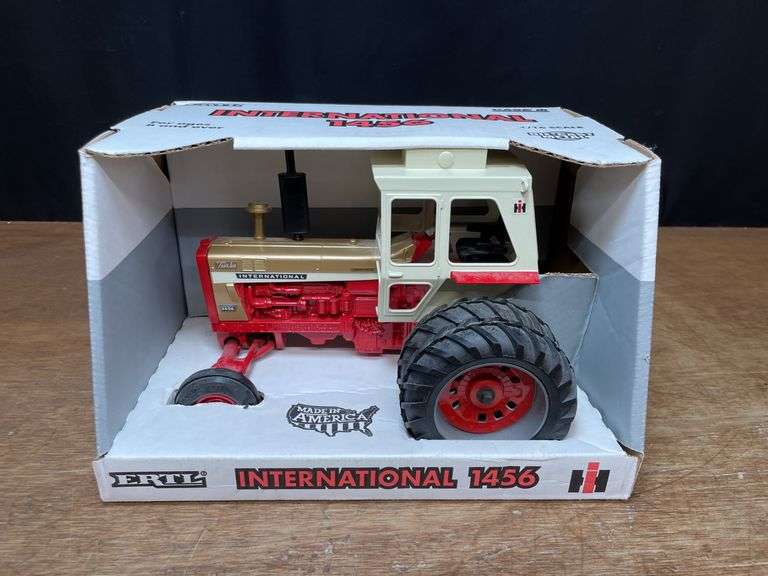 1/16 IH 1456 Gold Demonstrator Collector NIB Ertl image