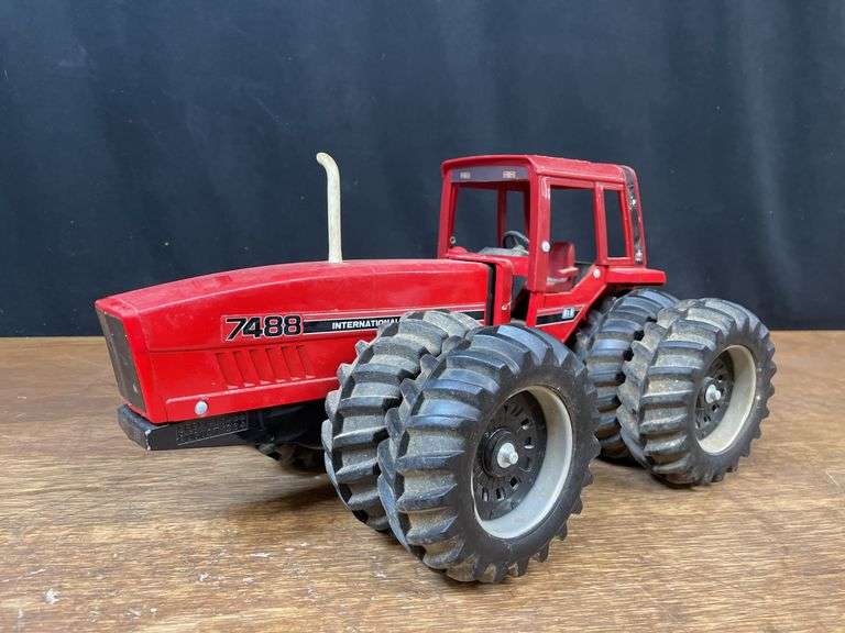 1/16 IH 7488 Collector Ertl image