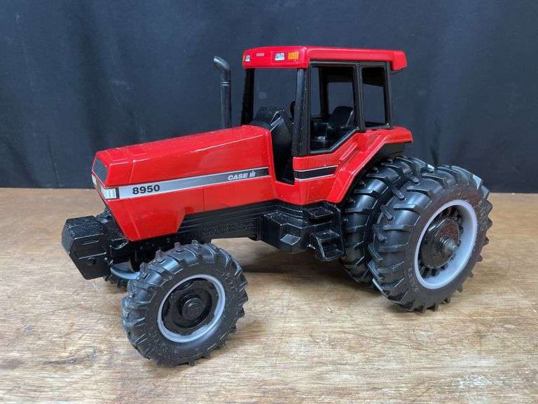 1/16 Case-IH Magnum 8950 Collector NIB Ertl