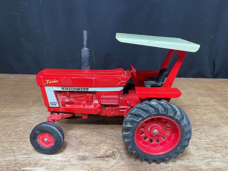 1/16 IH 1066 Ertl