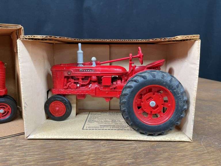 (2) 1/16 Farmall H + M NIB