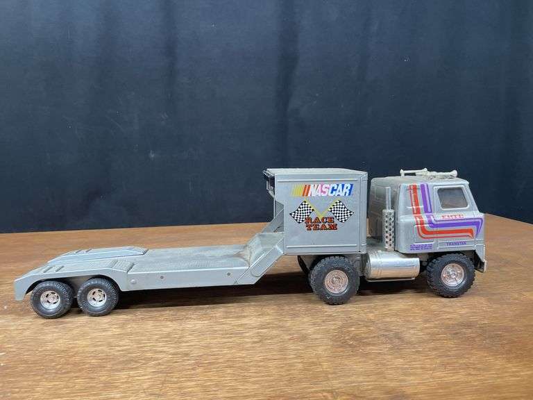 (5) Racing Trucks and Cars