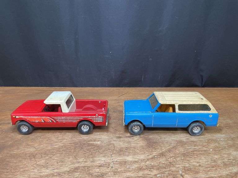 (2) 1/16 IH Scout Trucks Ertl image