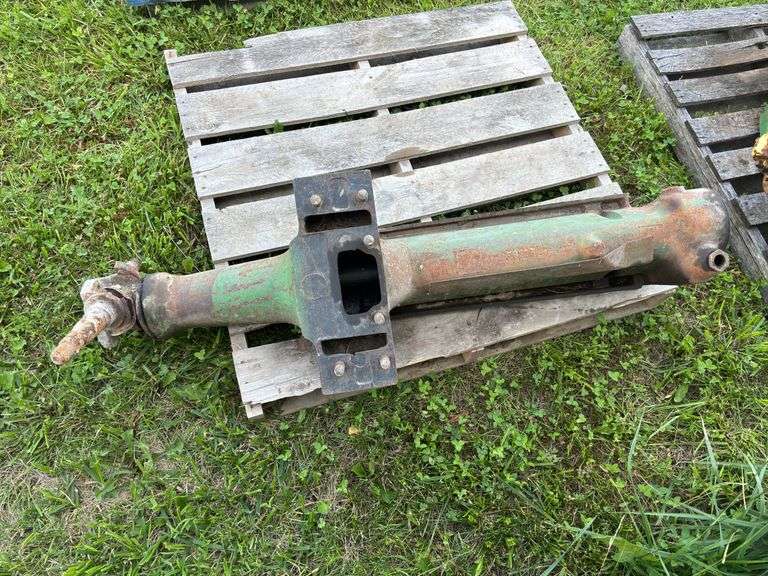 John Deere Model G Front Pedestal image
