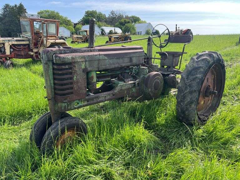 John Deere Late Styled Model B image