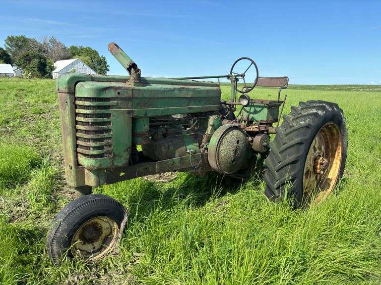 John Deere Late Styled Model G image