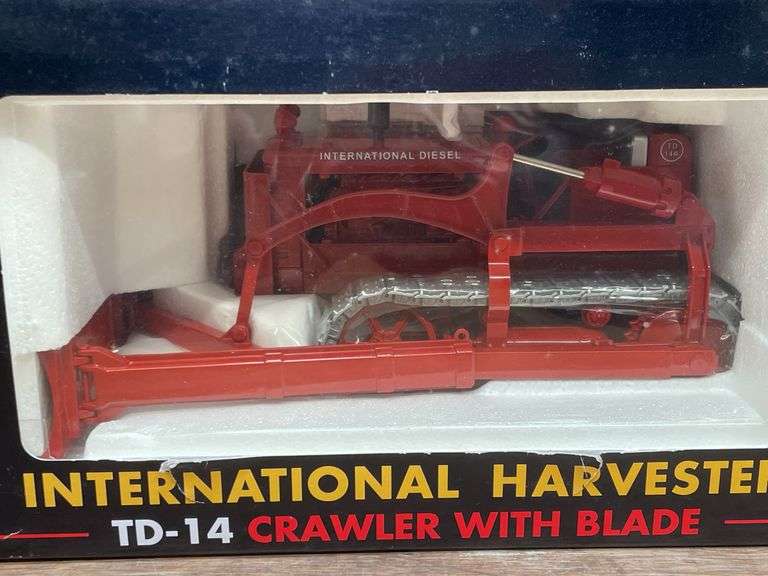 1/16 IH TD-14 Crawler w/Blade NIB SC