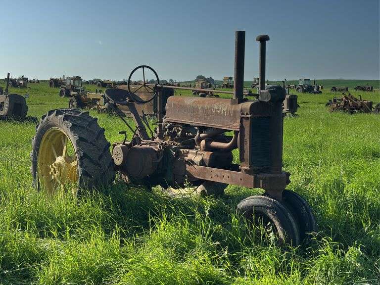 John Deere Unstyled Model A image