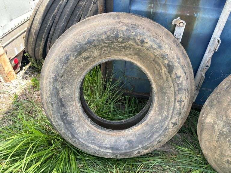 Single Rib Front Tires