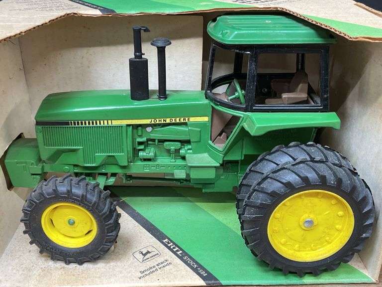 1/16 John Deere 4850 NIB Ertl