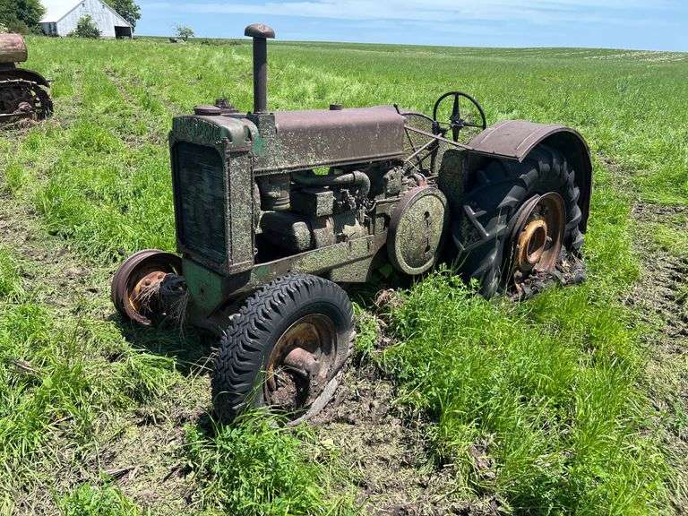 John Deere Unstyled Model AR image