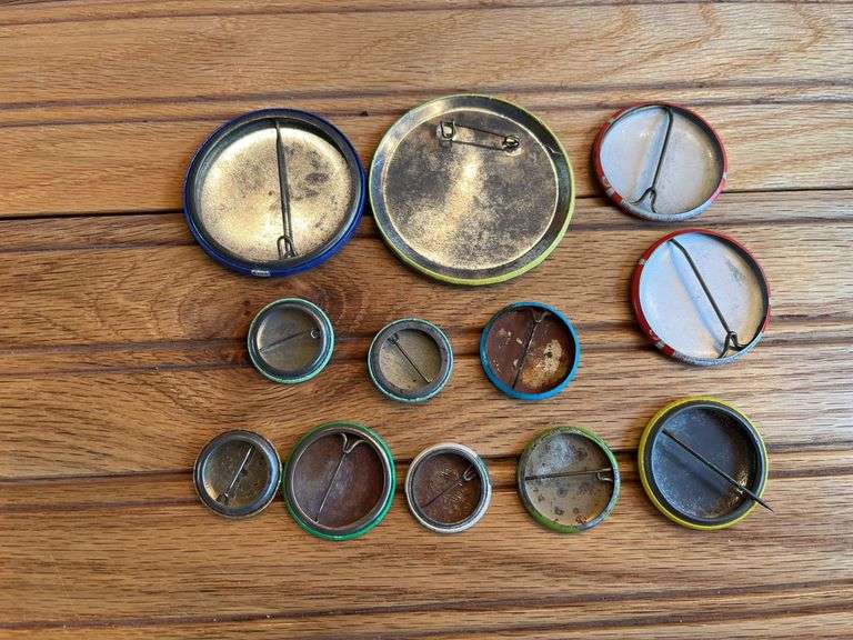 (12) John Deere Buttons