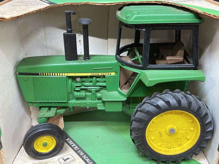 1/16 John Deere 4450 NIB Ertl
