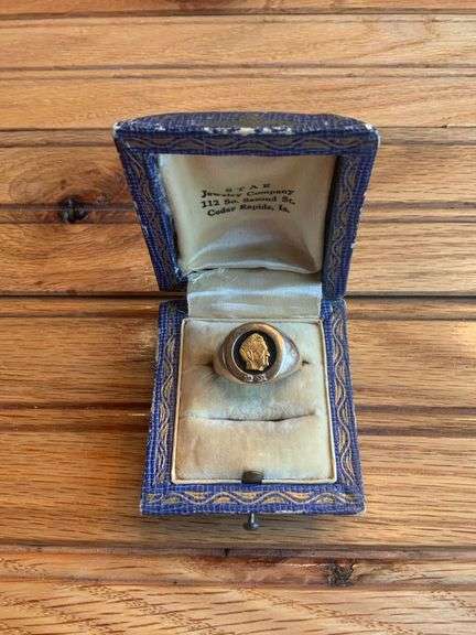 John Deere 28 Year Service Ring image