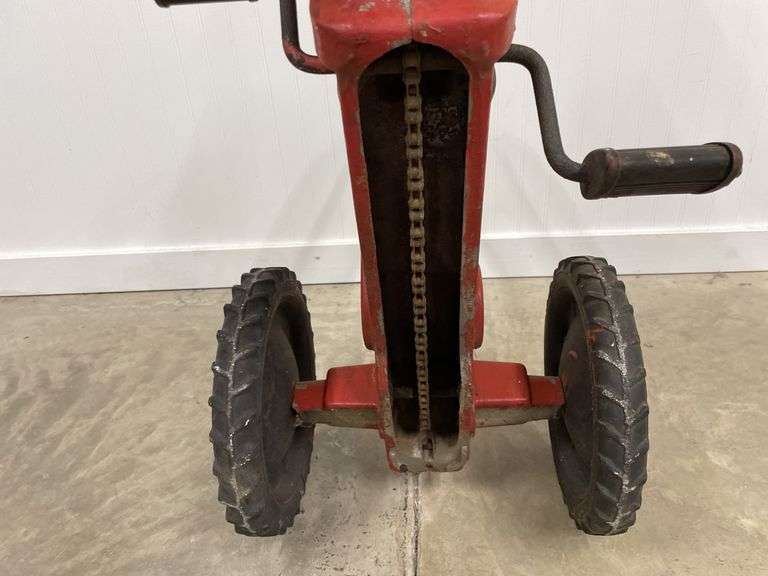 Farmall H Mid Size Pedal Tractor Eska