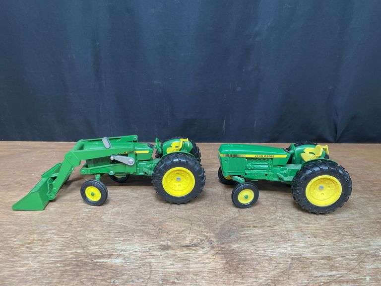 (2) 1/16 John Deere 2040 Ertl