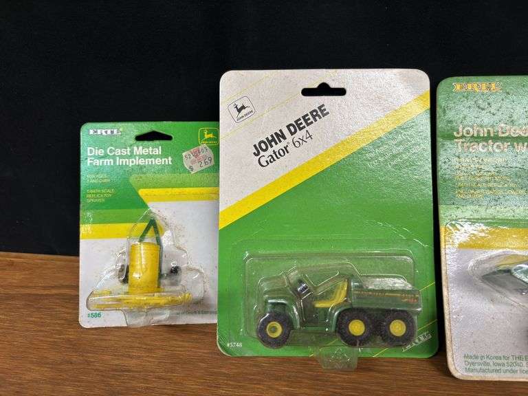(9) 1/64 + 1/32 John Deere Ertl