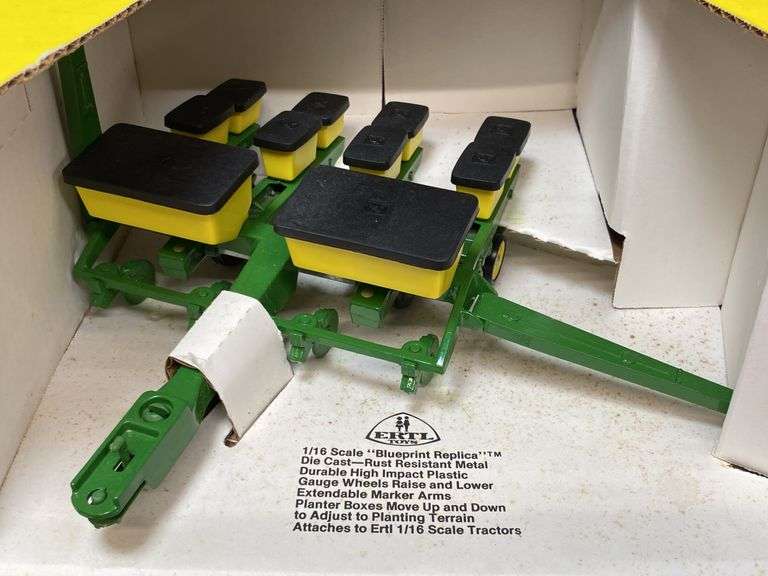 1/16 John Deere Corn Planter NIB Ertl