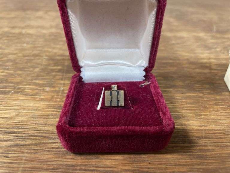 IH Service Pin