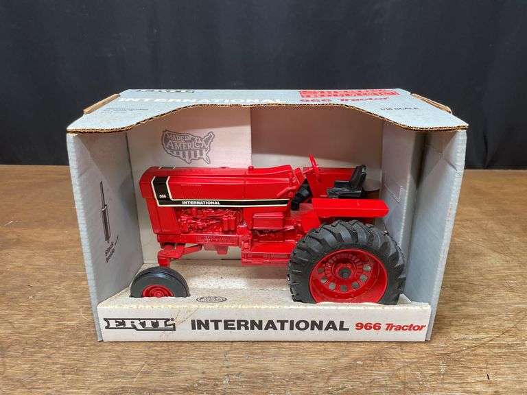 1/16 IH 966 NIB Ertl image