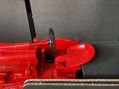 1/8 Farmall 400 Special Edition NIB SM