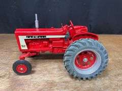 1/16 Farmall 706 1992 Ontario NIB SM