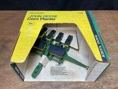 1/16 John Deere Corn Planter NIB Ertl