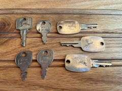 (7) John Deere Keys