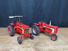 (2) 1/16 Farmall 806 + IH 1066 Ertl