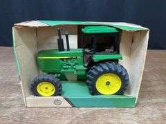 1/16 John Deere 4455 NIB Ertl