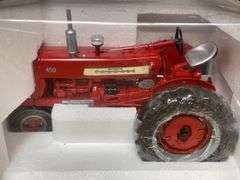 1/16 Farmall 450 2002 Red Power NIB SC