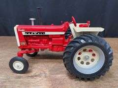 1/16 Farmall 1206 1993 Ontario NIB SM