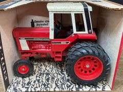 1/16 IH 1586 NIB Ertl