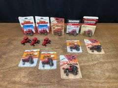 (13) 1/64 IH + Case-IH Tractors Ertl