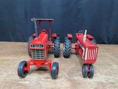 (2) 1/16 Farmall 806 + IH 1066 Ertl