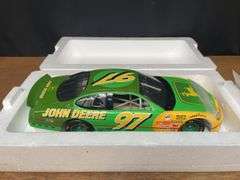 1/18 John Deere NASCAR NIB  Ertl