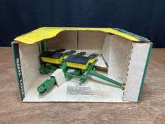 1/16 John Deere Corn Planter NIB Ertl
