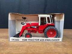 1/16 IH 1586 w/Loader NIB Ertl