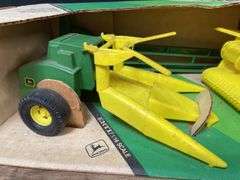 (2) 1/16 John Deere 950 + Forage Harvester NIB Ertl