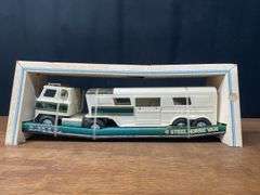 Horse Van Semi NIB Ertl