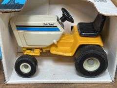(2) 1/16 Farmall Cub + Cub Cadet L&G NIB