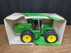 1/16 John Deere 8760 Collector NIB Ertl