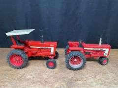 (2) 1/16 Farmall 806 + IH 1066 Ertl