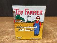 1/16 IH 660 1999 NFTS NIB Ertl