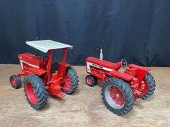 (2) 1/16 Farmall 806 + IH 1066 Ertl